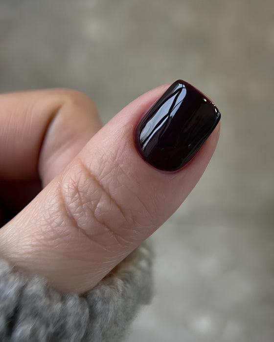DARK - Gel polish - 031 6 ml