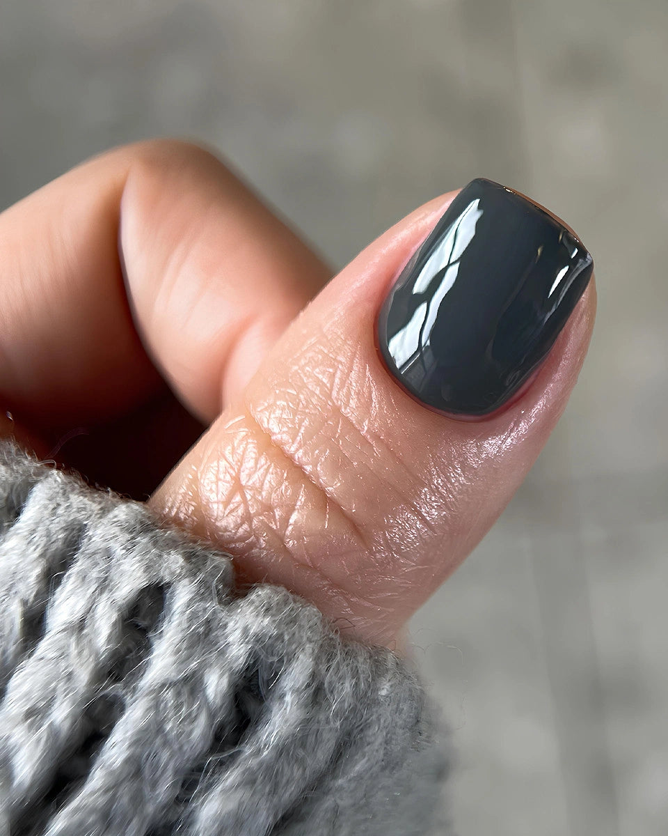 DARK - Gel polish - 030 6 ml