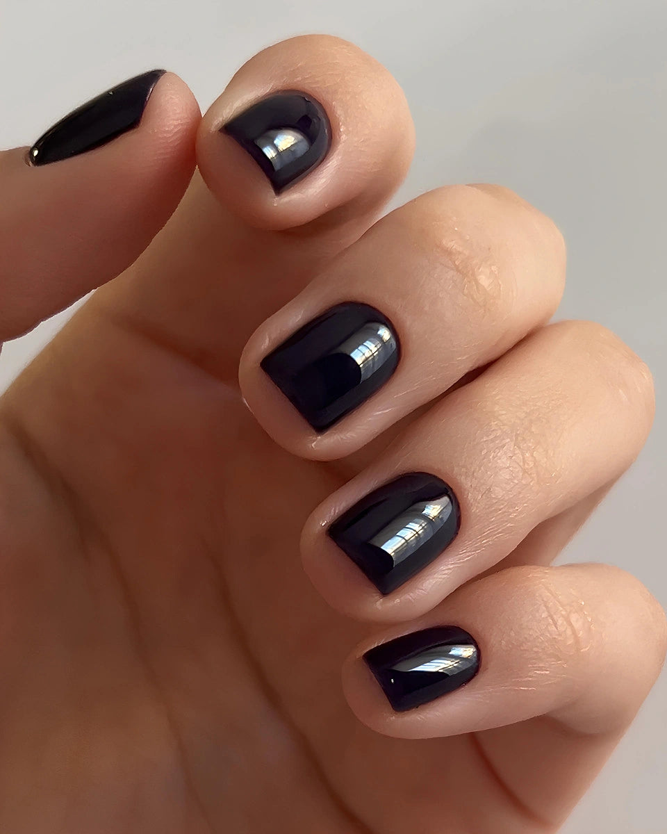 DARK - Gel polish - 021 6 ml