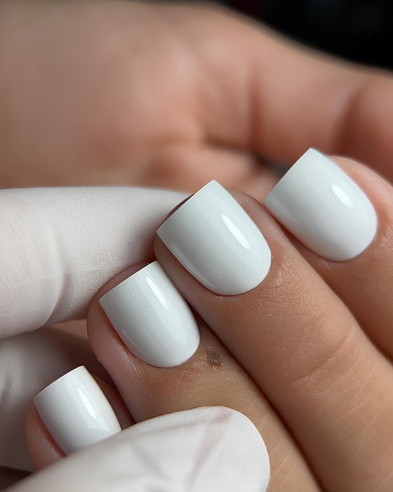 DARK DARK - Gel polish - 001 10 ml - Bellu