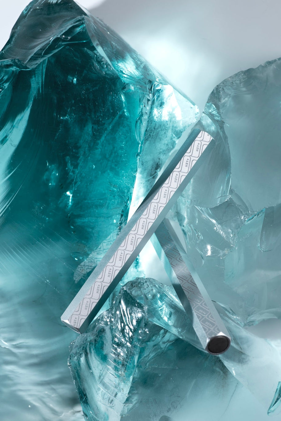 HEY LOVE HEY LOVE - Nail Magnet - Bellu