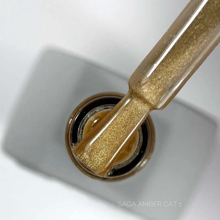 SAGA Amber Cat 01, 10 ml – magnetni gel lak z učinkom mačjega očesa