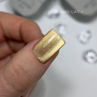 SAGA Amber Cat 01, 10 ml – prikaz odtenka in magnetnega sijaja