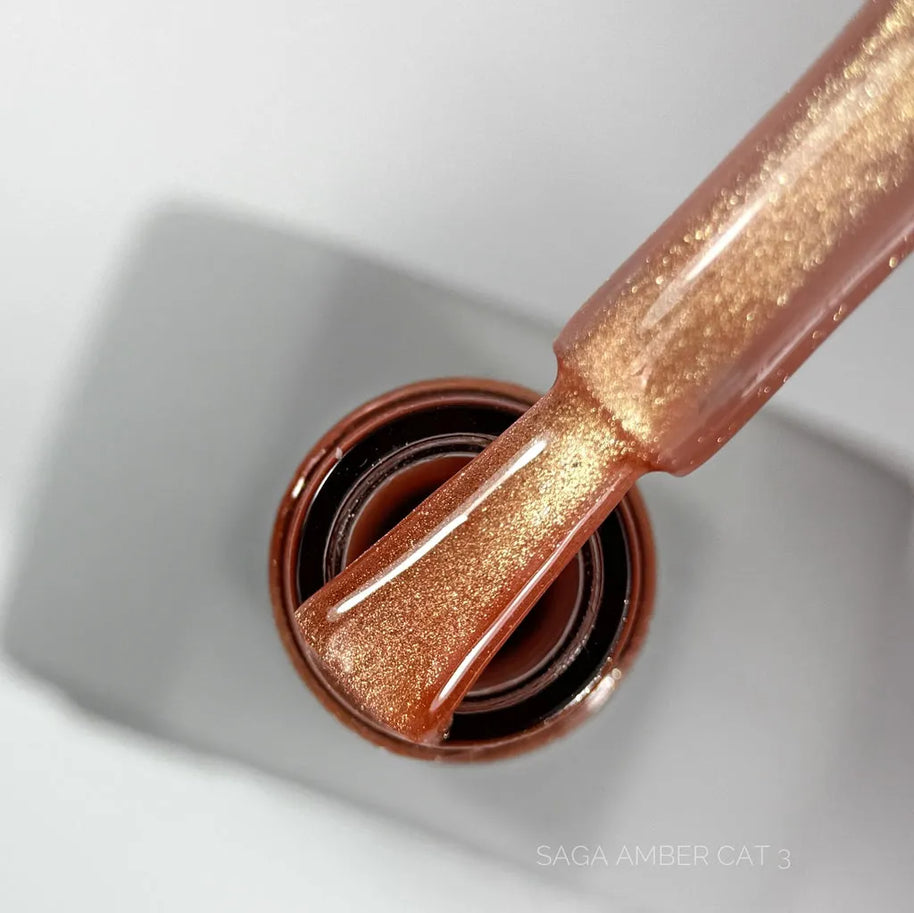 SAGA Amber Cat 03, 10 ml – magnetni gel lak z učinkom mačjega očesa