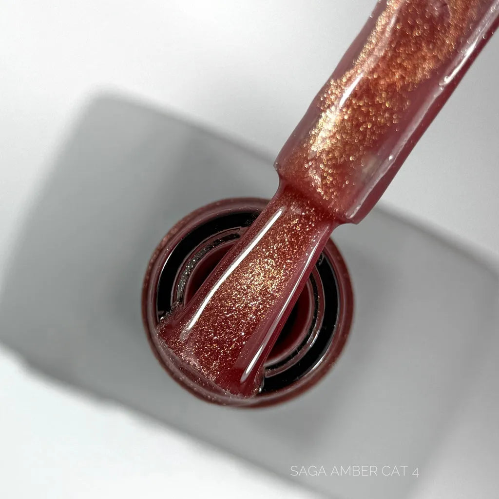SAGA Amber Cat 04, 10 ml – magnetni gel lak z učinkom mačjega očesa