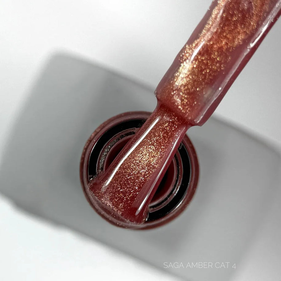 SAGA Amber Cat 04, 10 ml – magnetni gel lak z učinkom mačjega očesa
