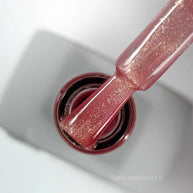 SAGA Amber Cat 06, 10 ml – magnetni gel lak z učinkom mačjega očesa