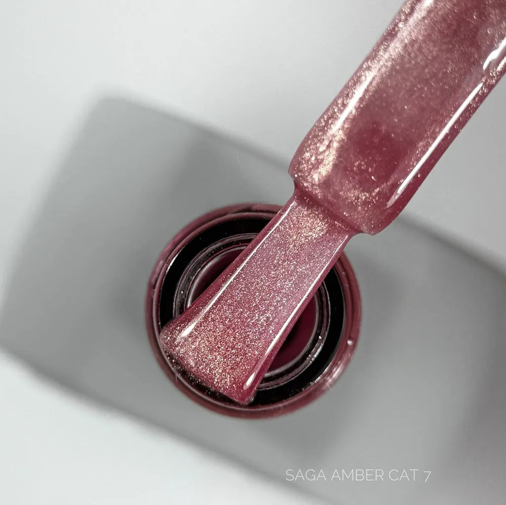SAGA Amber Cat 07, 10 ml – magnetni gel lak z učinkom mačjega očesa