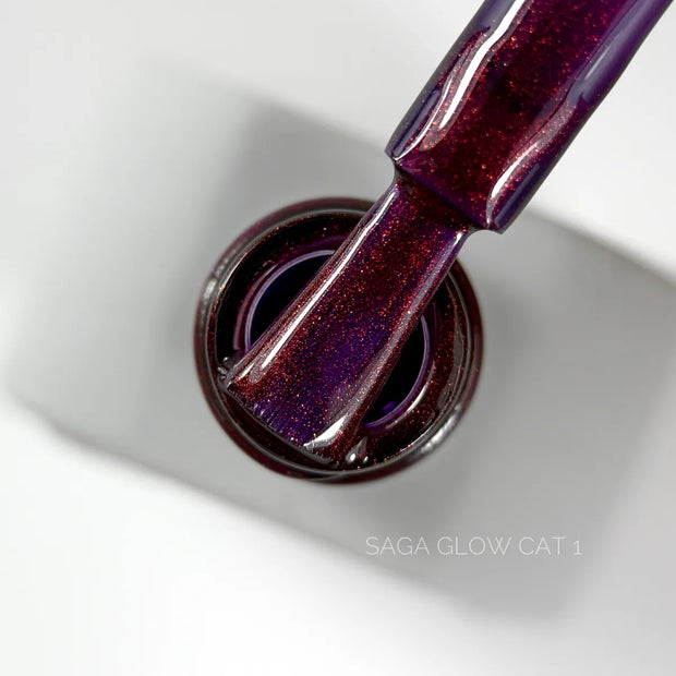 SAGA Glow Cat 01, 10 ml – prikaz odtenka in magnetnega sijaja