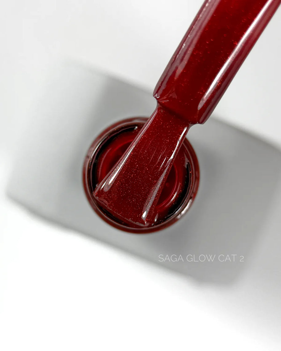 SAGA Glow Cat 02, 10 ml – prikaz odtenka in magnetnega sijaja