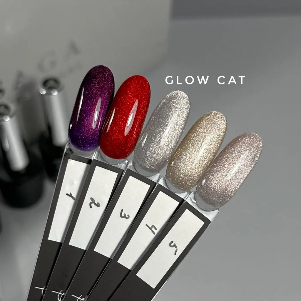 SAGA Glow Cat 03, 10 ml – prikaz odtenka in magnetnega sijaja