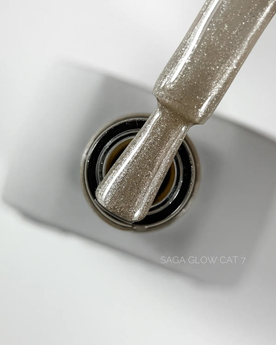 SAGA Glow Cat 07, 10 ml – prikaz odtenka in magnetnega sijaja
