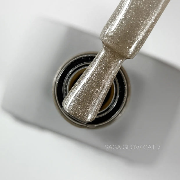SAGA Glow Cat 07, 10 ml – prikaz odtenka in magnetnega sijaja