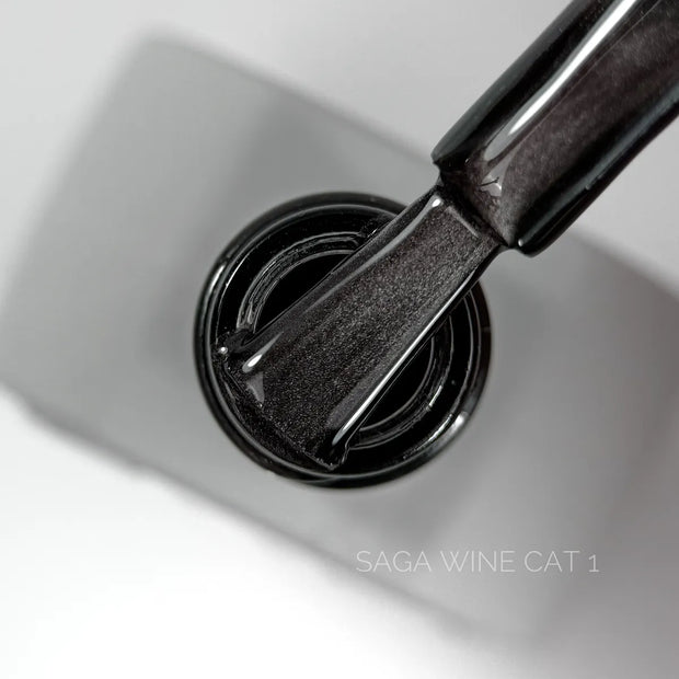SAGA Wine Cat 01, 10 ml – prikaz odtenka in magnetnega sijaja