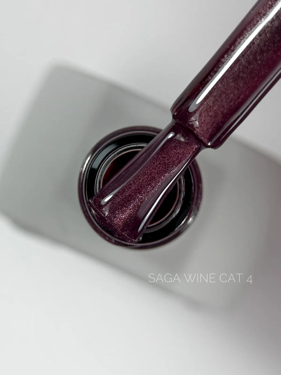 SAGA Wine Cat 04, 10 ml – prikaz odtenka in magnetnega sijaja
