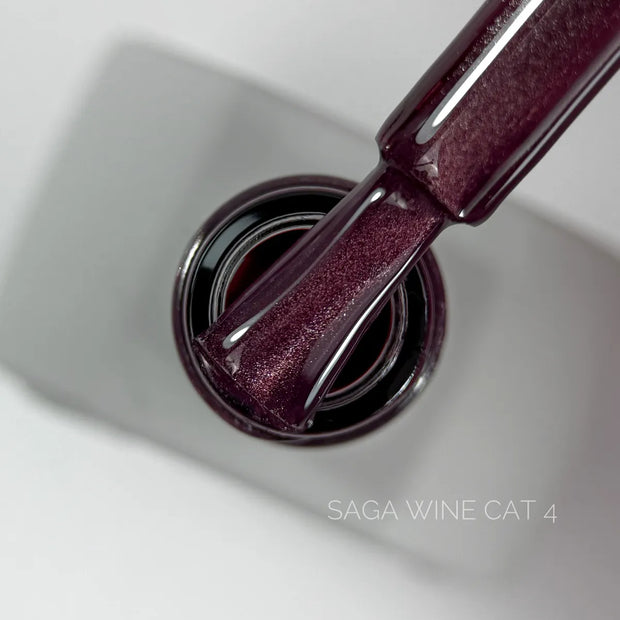 SAGA Wine Cat 04, 10 ml – prikaz odtenka in magnetnega sijaja