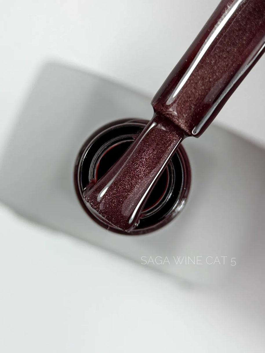 SAGA Wine Cat 05, 10 ml – prikaz odtenka in magnetnega sijaja