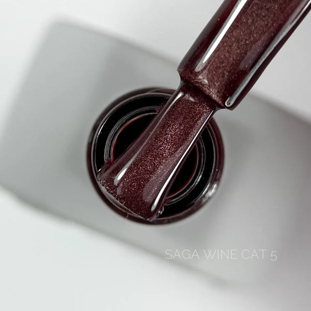 SAGA Wine Cat 05, 10 ml – prikaz odtenka in magnetnega sijaja