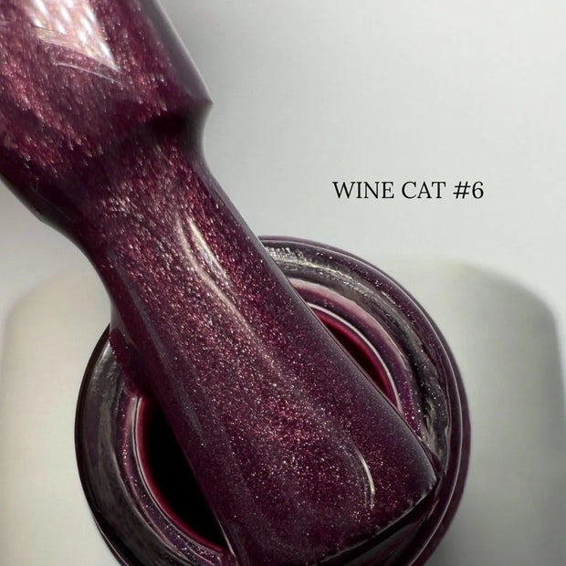 SAGA Wine Cat 06, 10 ml – magnetni gel lak z učinkom mačjega očesa