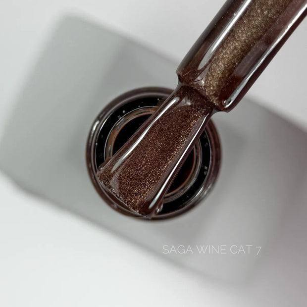 SAGA Wine Cat 07, 10 ml – prikaz odtenka in magnetnega sijaja