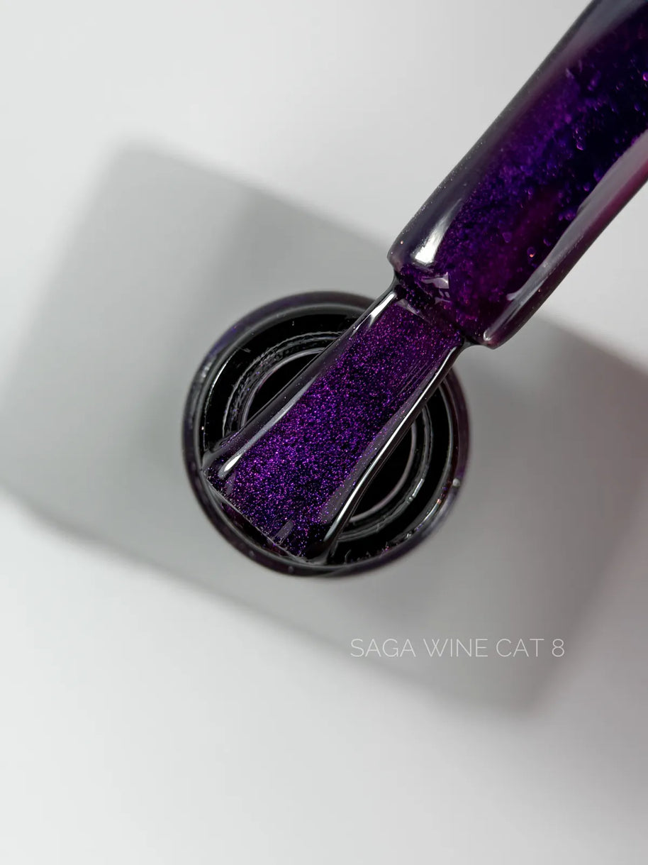 SAGA Wine Cat 08, 10 ml – prikaz odtenka in magnetnega sijaja