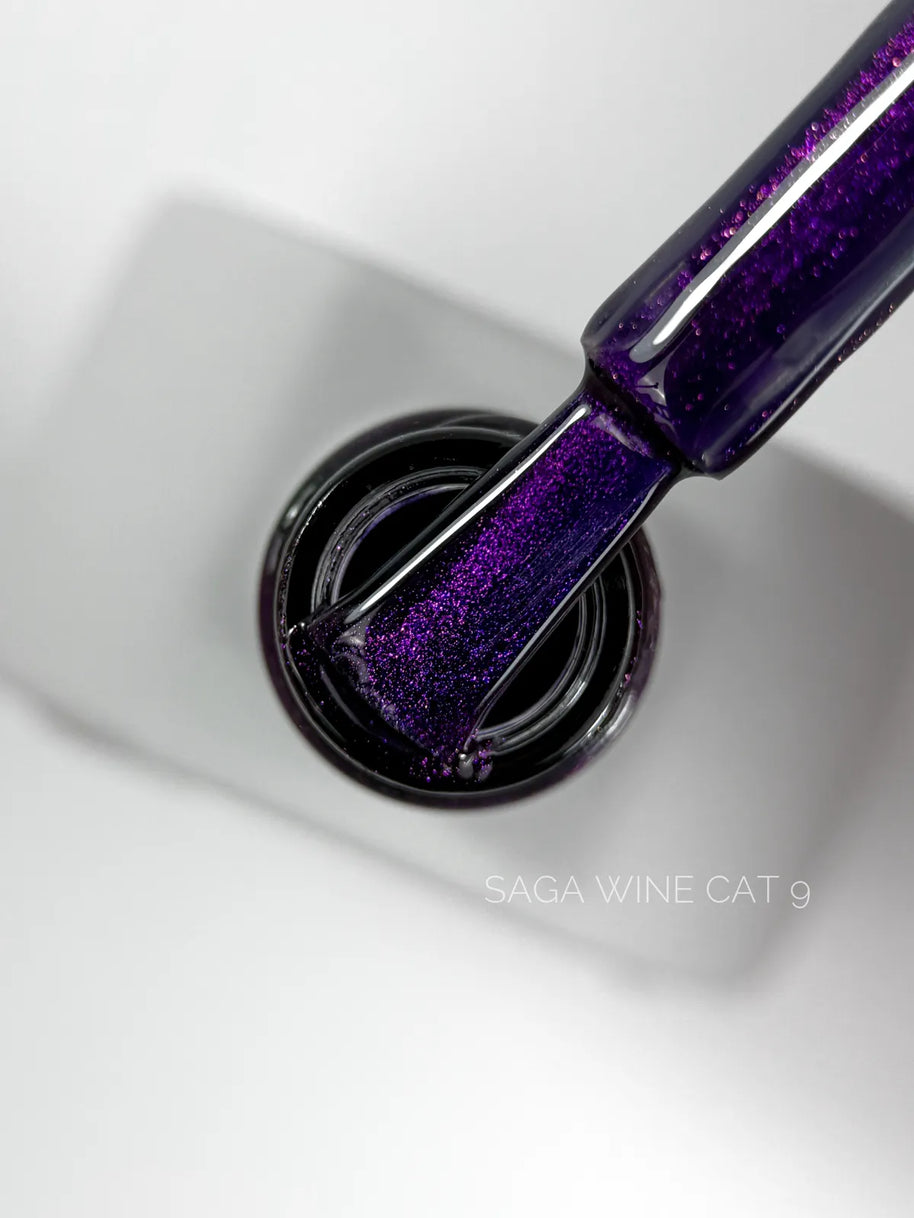 SAGA Wine Cat 09, 10 ml – prikaz odtenka in magnetnega sijaja