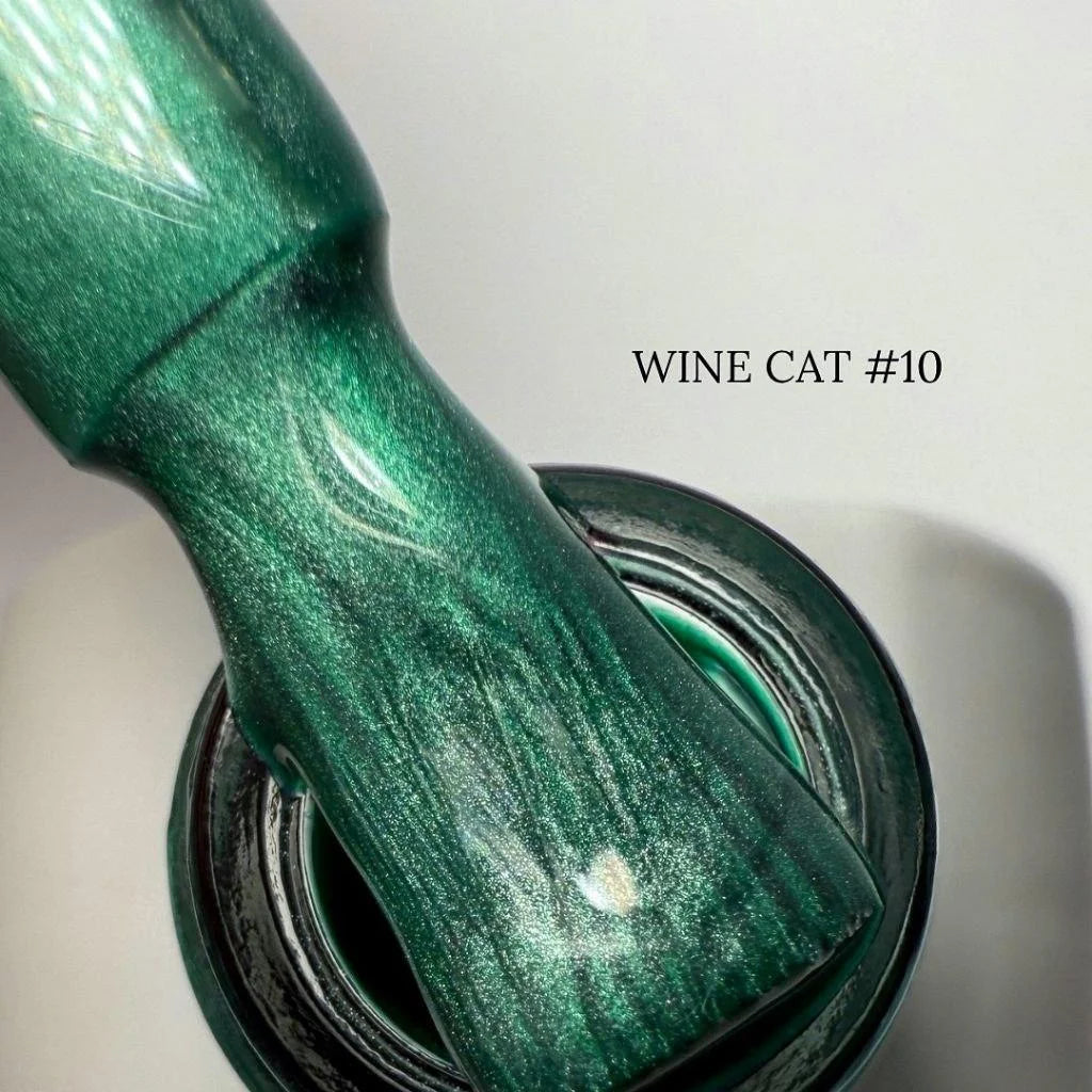 SAGA Wine Cat 10, 10 ml – magnetni gel lak z učinkom mačjega očesa