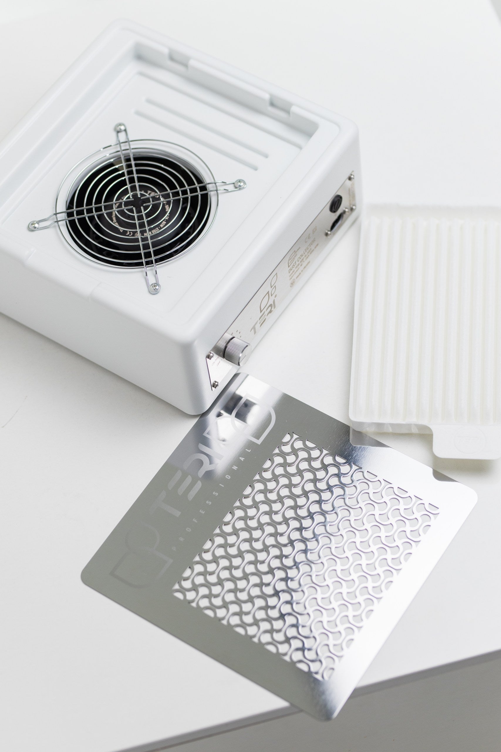 TERI TERI - Namizni sesalec prahu - 800 M 2021 - Bela & Srebrna - Bellu