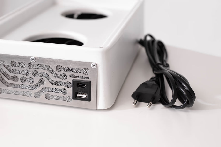 Ulka nano bele barve z napajalnim kablom | Bellu.eu